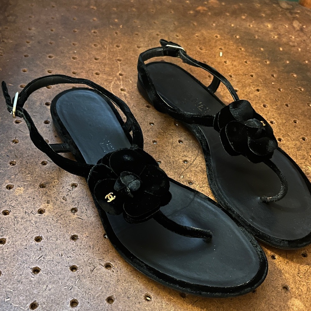 Chanel Black Flower Sandals - Picture 3 of 10
